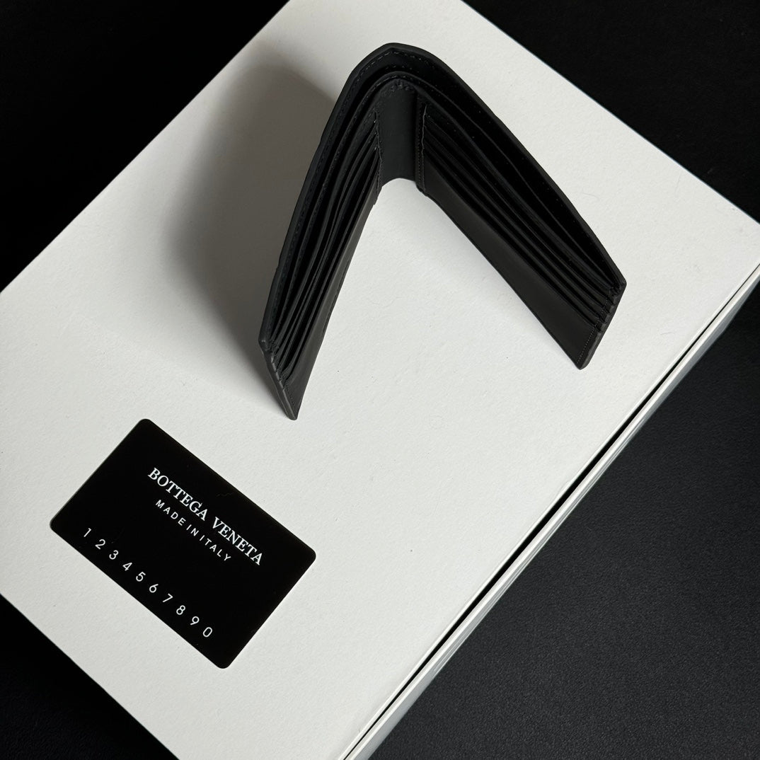 【ボッテガヴェネタ】黒カセット 二つ折り 財布☆超人気☆
