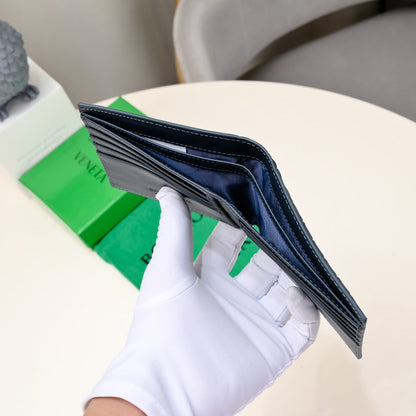 【ボッテガヴェネタ】春夏にぴったりの実用的で絶妙な短財布3色