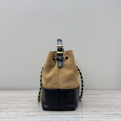 【シャネル】★秋冬のコーデに大活躍★HOBO バッグ★25A限定