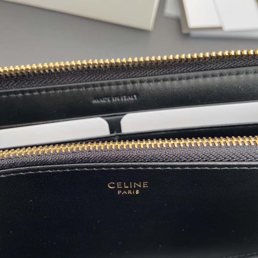 【セリーヌ】新作 人気商品ラージ ジップウォレットキュイルトリオンフ