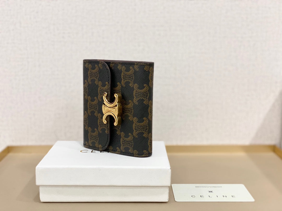 【セリーヌ】大人気 軽量＆コンパクト持ち運びに便利な短い財布 ！