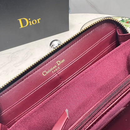 【ディオール】25SS新作 モダンで洗練されたスタイルが魅力の逸品