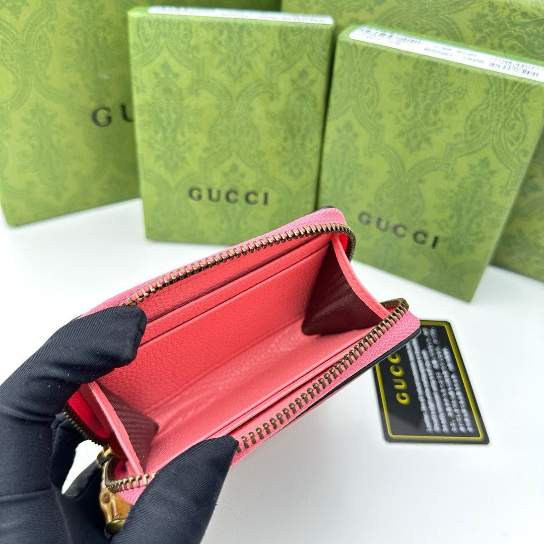 【グッチ】 ミニマリストに最適！シンプルで上品な短財布