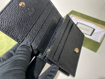 【グッチ】 スタイリッシュなデザイン 超薄型短財布 持ち運び楽々