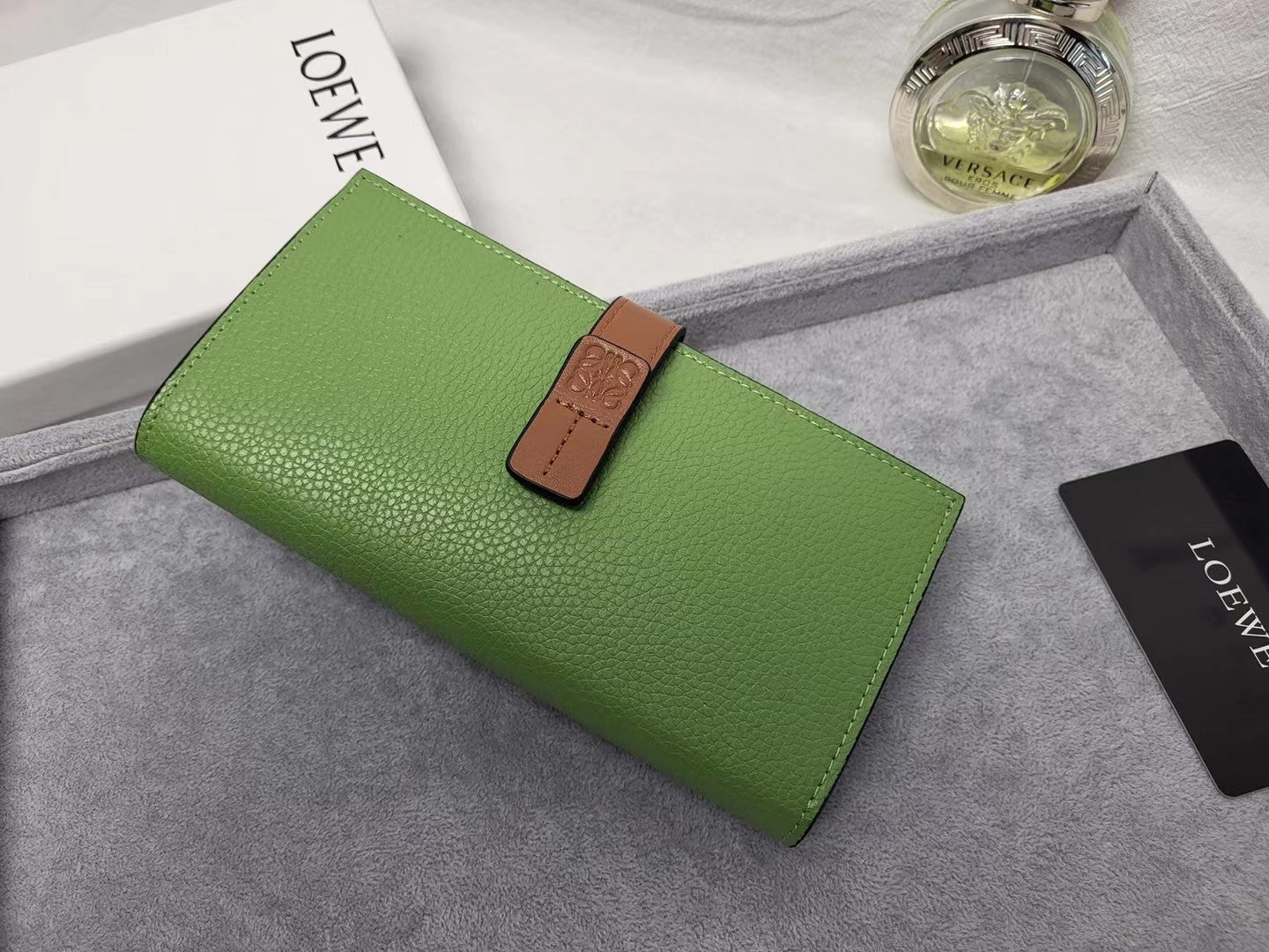 【ロエベ】ロングウォレット 5色展開 上質レザー 豪華な一品