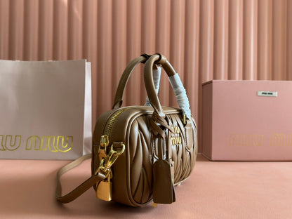 【ミュウミュウ】アルカディ マテラッセ レザー バッグ スモール 8色