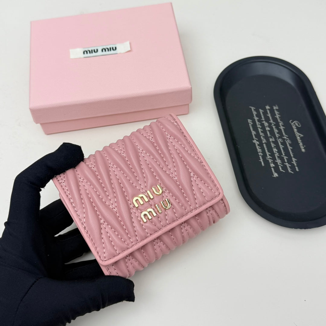 【ミュウミュウ】上品なデザイン♪おしゃれ】3つ折り財布3色