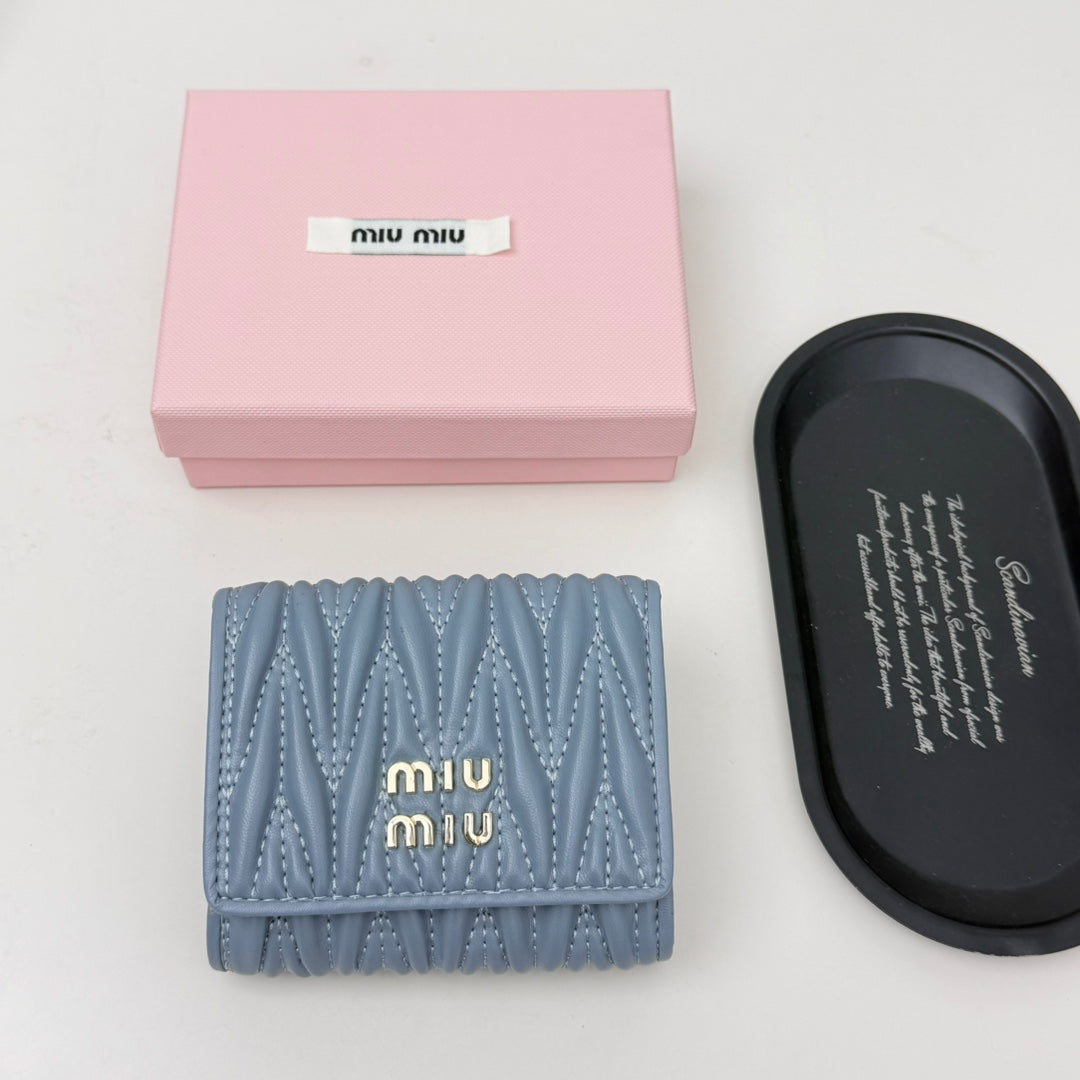 【ミュウミュウ】上品なデザイン♪おしゃれ】3つ折り財布3色