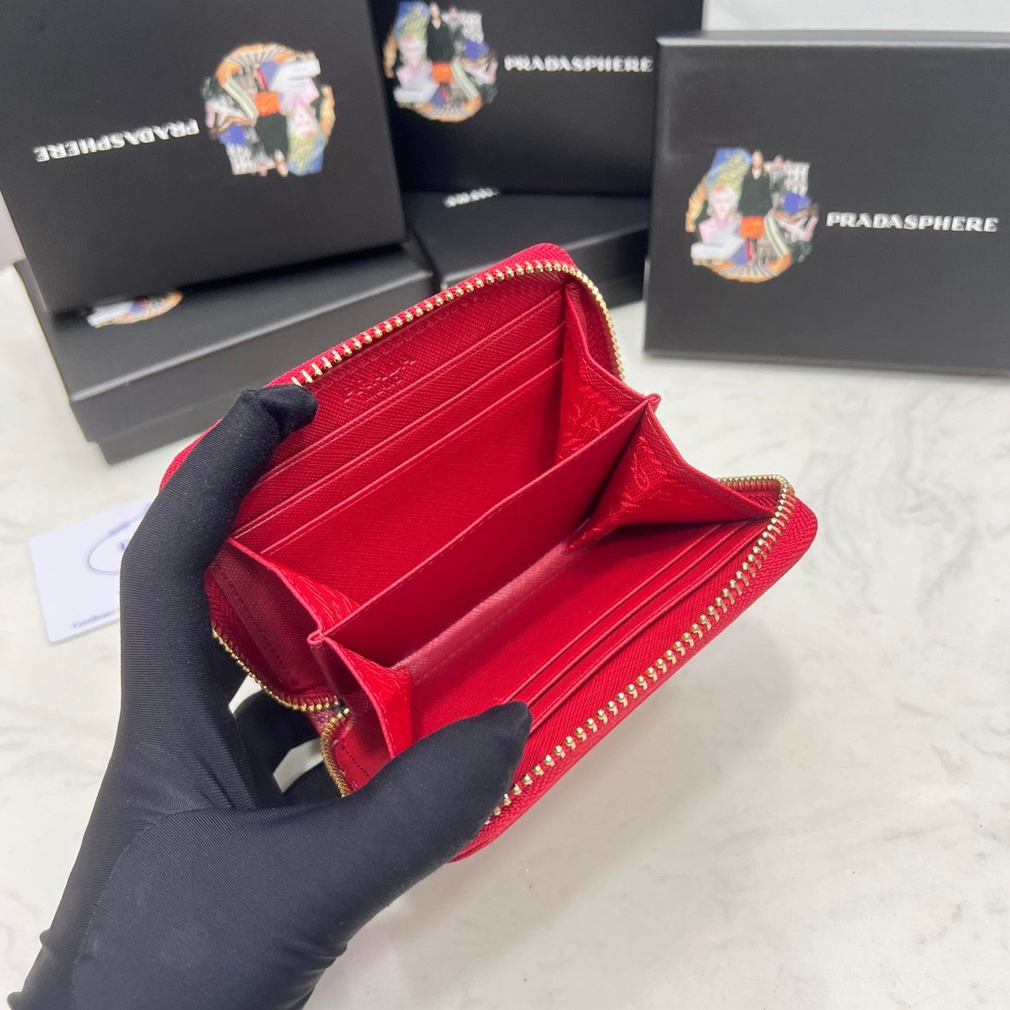 【プラダ】女性に人気のミニコインパース エレガントな印象 今だけ特価