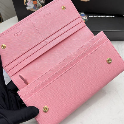 【プラダ】新作長財布 サフィアーノ素材で高級感満点