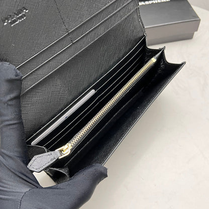【プラダ】新作長財布 サフィアーノ素材で高級感満点