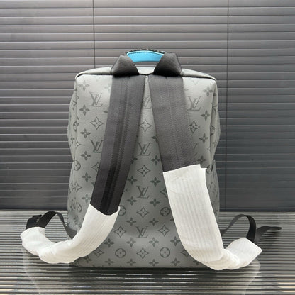 【ルイヴィトン】★ディスカバリー｜大容量で収納力抜群、どんなシーンにも最適♪数量限定販売中