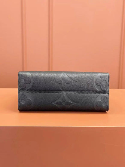 【ルイヴィトン】様々なシーンで活躍 男女共に人気★  オンザゴー PM M45653