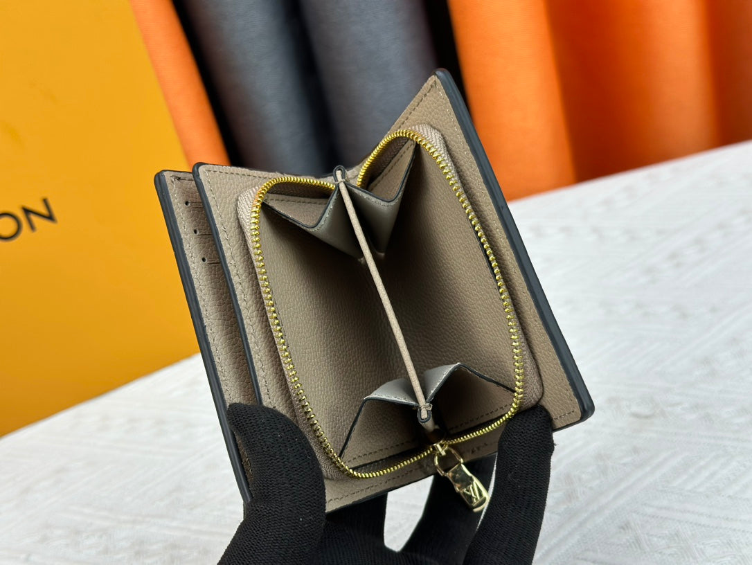 【ルイヴィトン】収納力抜群のミニ財布 上質感あふれるエンボス仕上げ