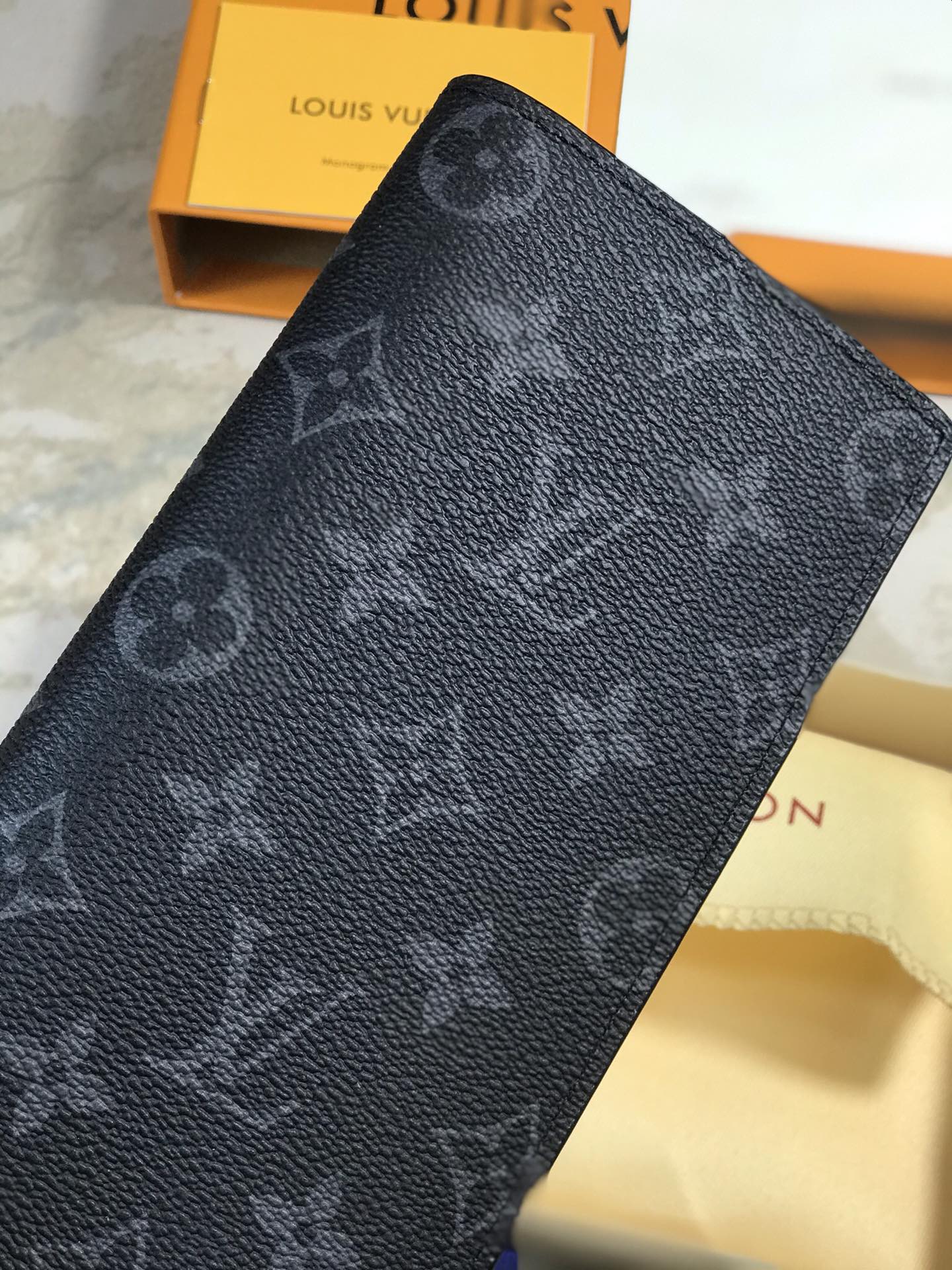 【ルイヴィトン】プレゼントに最適 長財布ブラッザ M61697