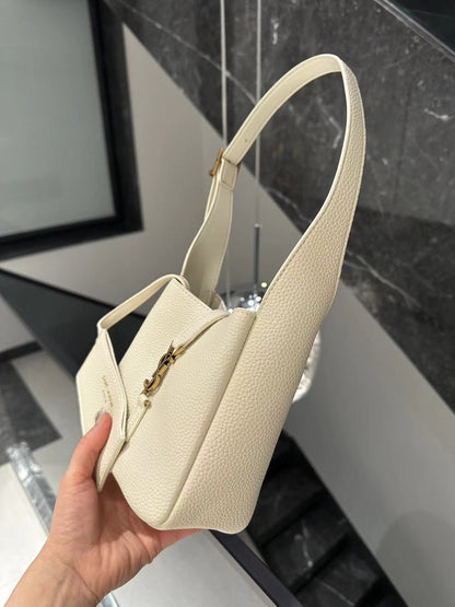 【サンローラン】LE5A7 BABY ソフト グレインレザー