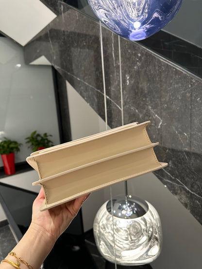 【サンローラン】スムースレザーのサンセットミディアム